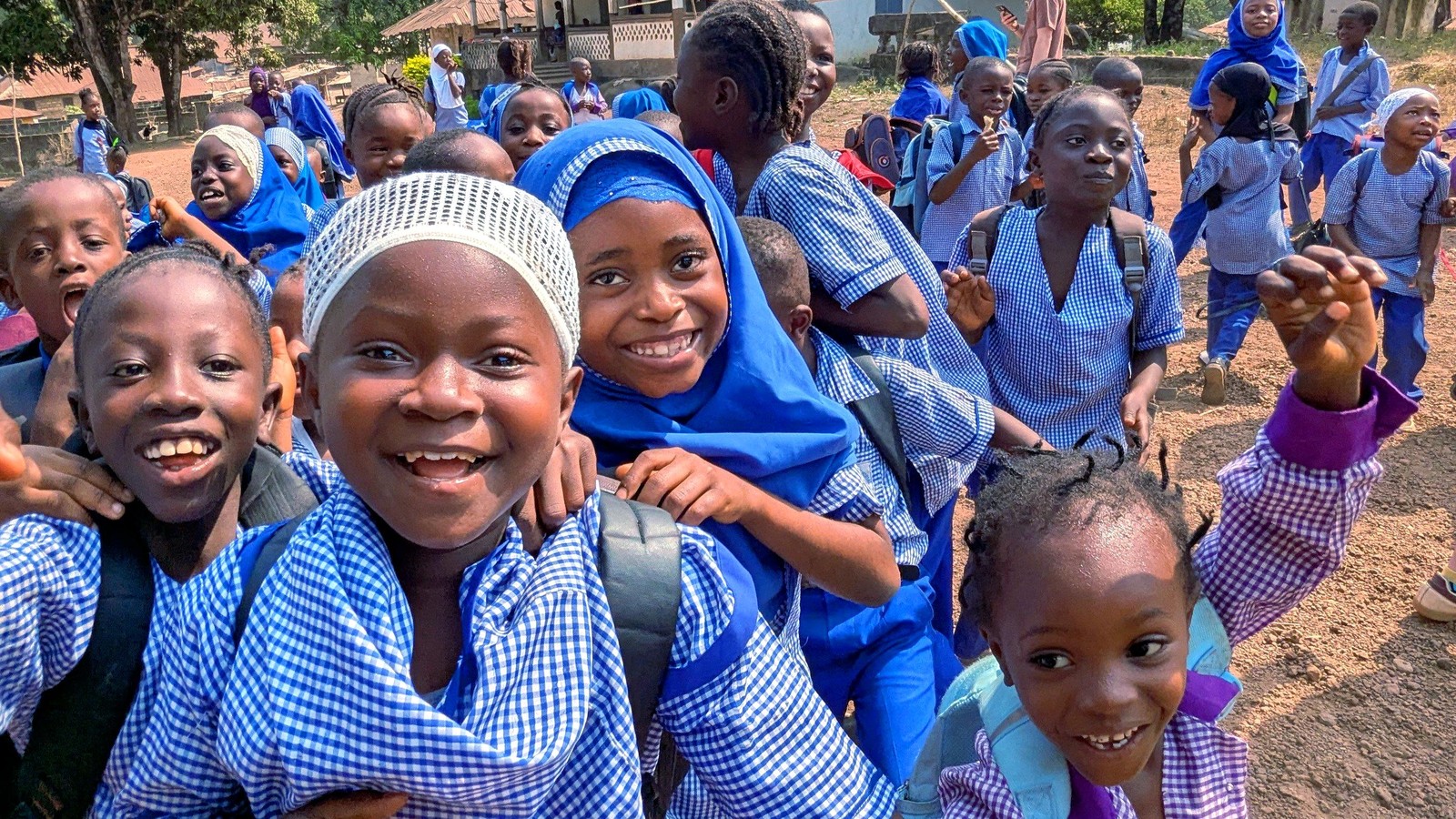 Schülerinnen und Schüler in Sierra Leone